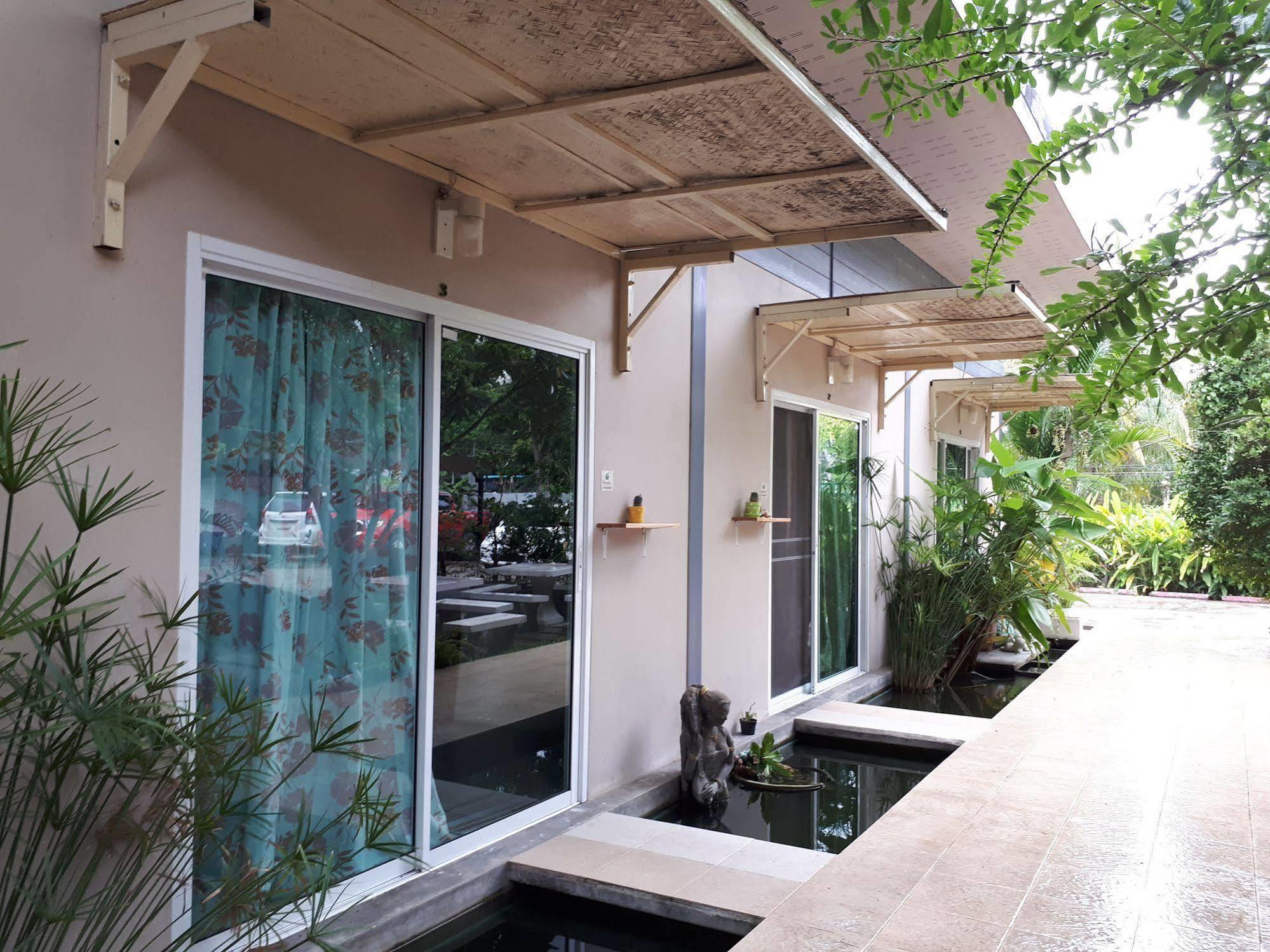 Baan Homlamoon Hotel Suan Phueng Exterior photo